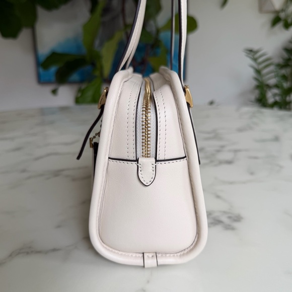 White Coach Shoulder Bag Vintage Coach Swing Zip Shoulder Bag In